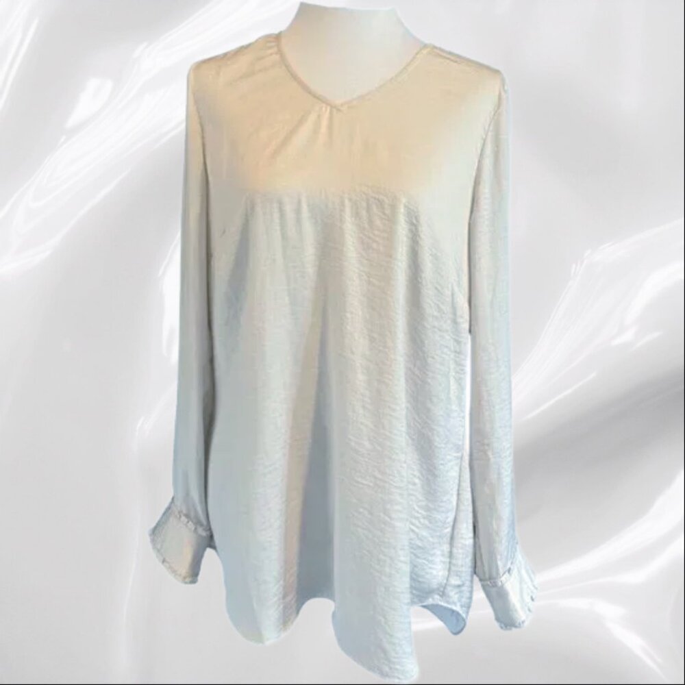 CAbi Classic Blouse #3768. Size M